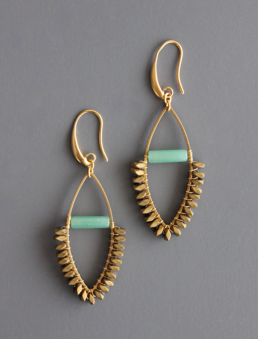 Jade and 18k gold plated earring